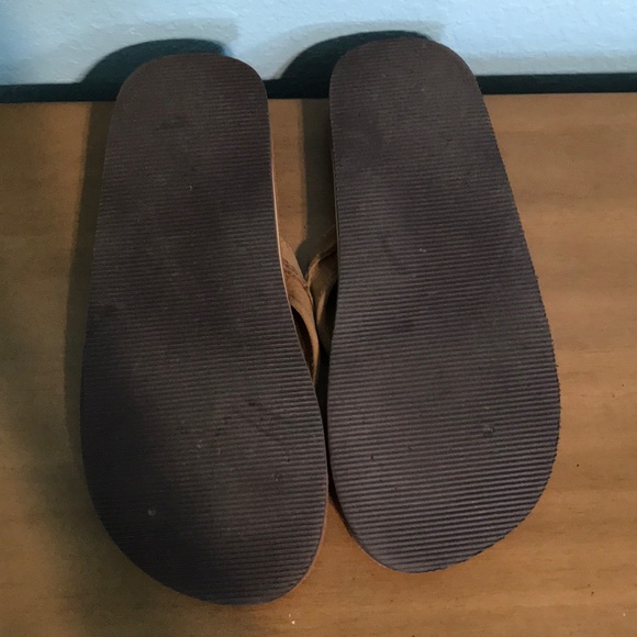 3/$15 Sand N sun flip flops - Picture 2 of 2